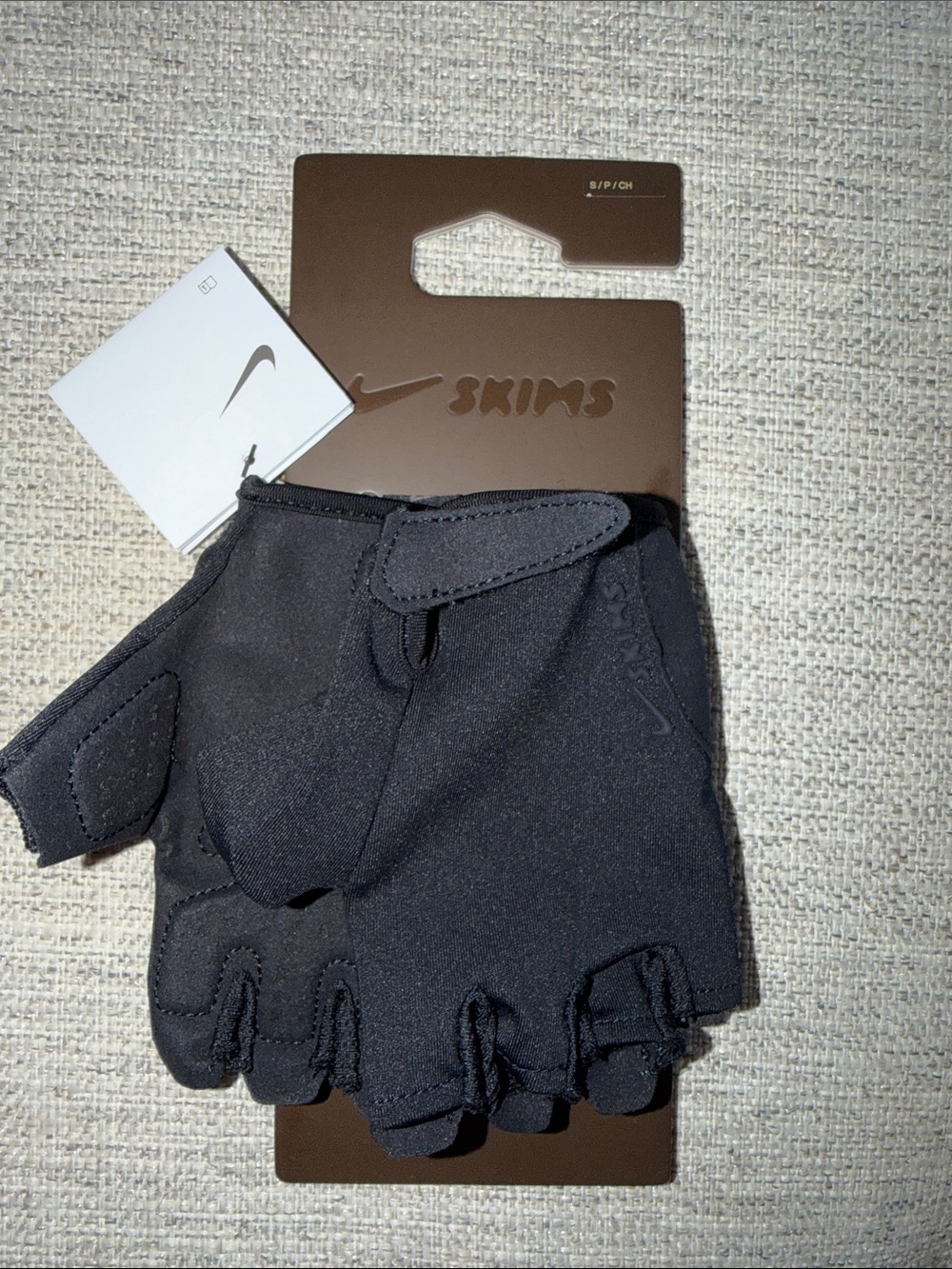 NIKE SKIMS TRAINING GLOVES 2.0